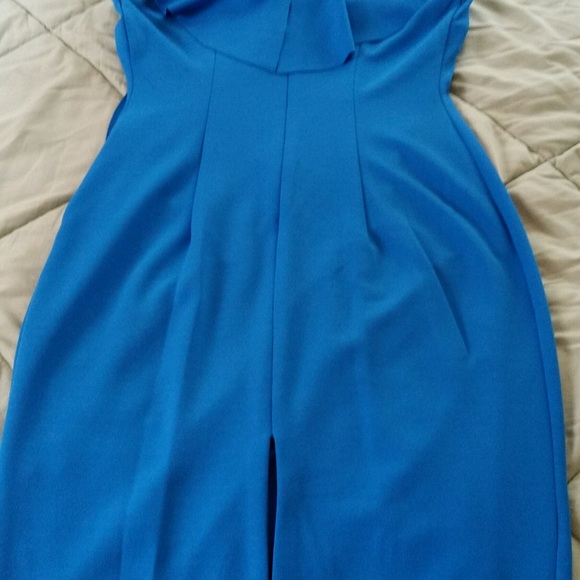 Alexia Admor beautiful dress with back slit - Picture 2 of 3